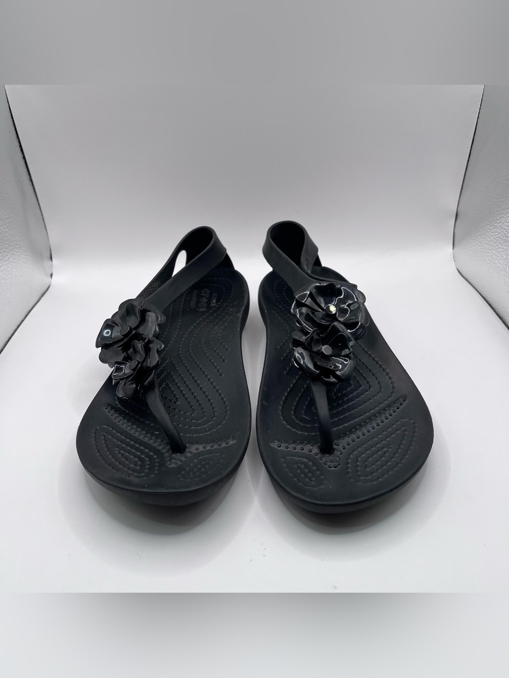 Crocs Sexi Flip Flower Sandals Women's Size 7 T-Strap Black Thong Serena - Picture 3 of 6